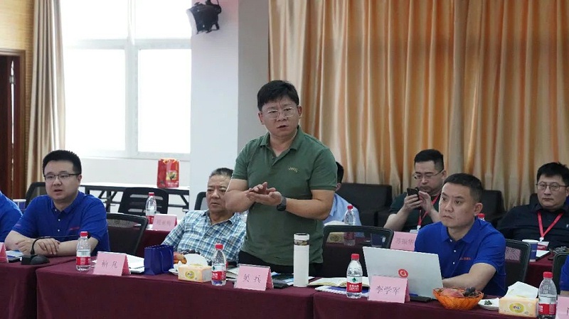 江苏省饲料工业协会到访pp电子模拟器官网集团参观交流 江苏省饲料工业协会到访pp电子模拟器官网集团参观交流