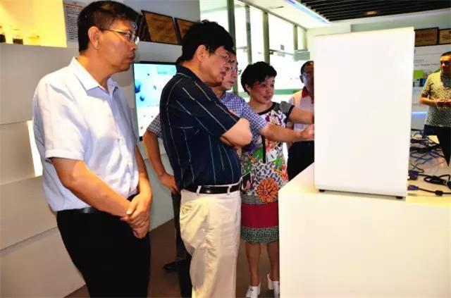 农业部领导率团到pp电子模拟器官网集团参观考察 农业部领导率团到pp电子模拟器官网集团参观考察